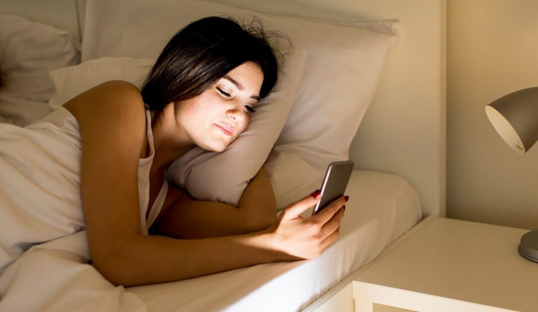 Why You Shouldn’t Look at Your Cell Phone Right After Waking Up in the Morning